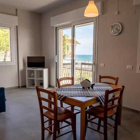 Eucaliptus מלון דירות Marina dʼAndora